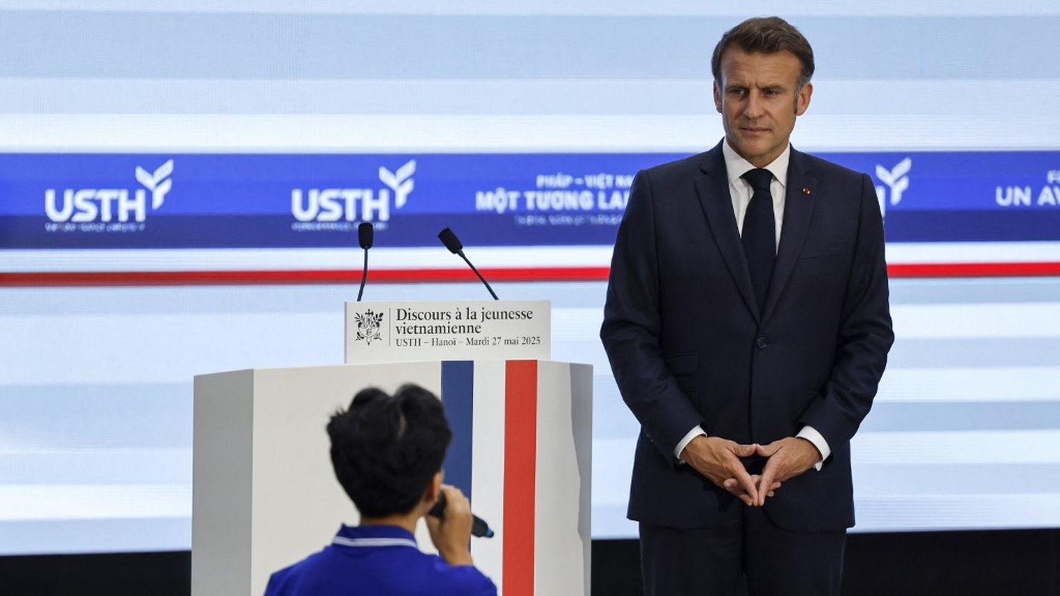 Macron, Türkiye'deki Öğrenciler Önünde: "Üst Güçlerin Kontrolsüzlüğünü" Eleştirdi