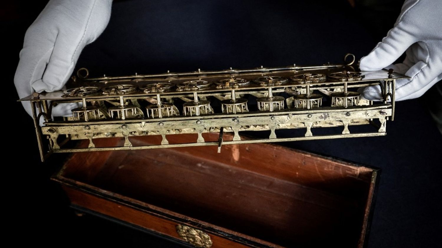 Pascaline Satış Polemiği: Blaise Pascal'ın Tarihin İlk Hesap Makinesi