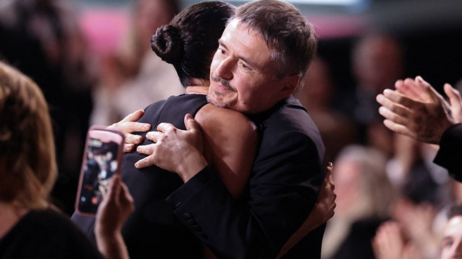 Cannes Festivali 2026: Romanyalı yönetmen Cristian Mungiu, 'Fjord' filmiyle Altın Palmiye'yi kazandı